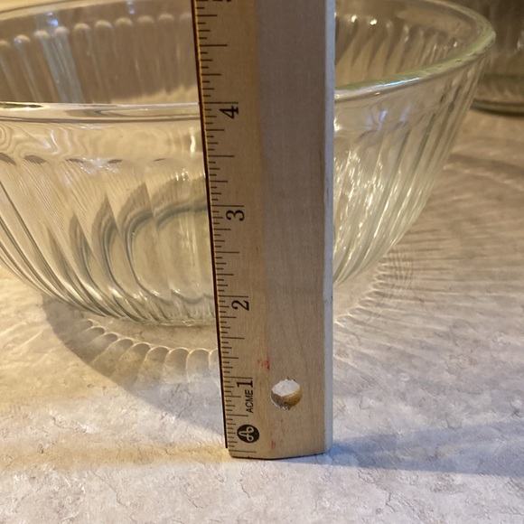 Pyrex fluted clear glass nesting bowls. Set of two (2) - Picture 4 of 11